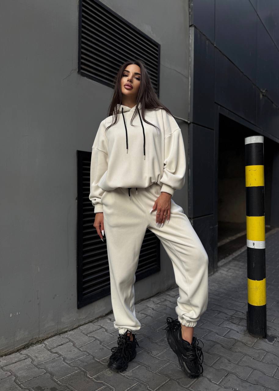 Damen sportliches Freizeit-Set mit oversized Hoodie und lässigen Jogginghosen WW