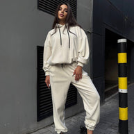Damen sportliches Freizeit-Set mit oversized Hoodie und lässigen Jogginghosen WW
