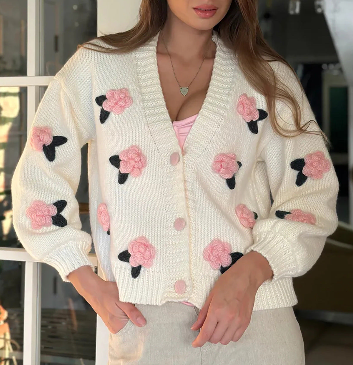 Damen Strickjacke mit floralen Applikationen und voluminösen Ärmeln WW