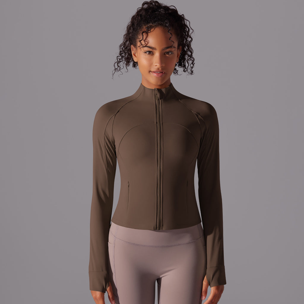 Damen Sportjacke mit innovativem femininen Schnitt und atmungsaktiven Materialien WW