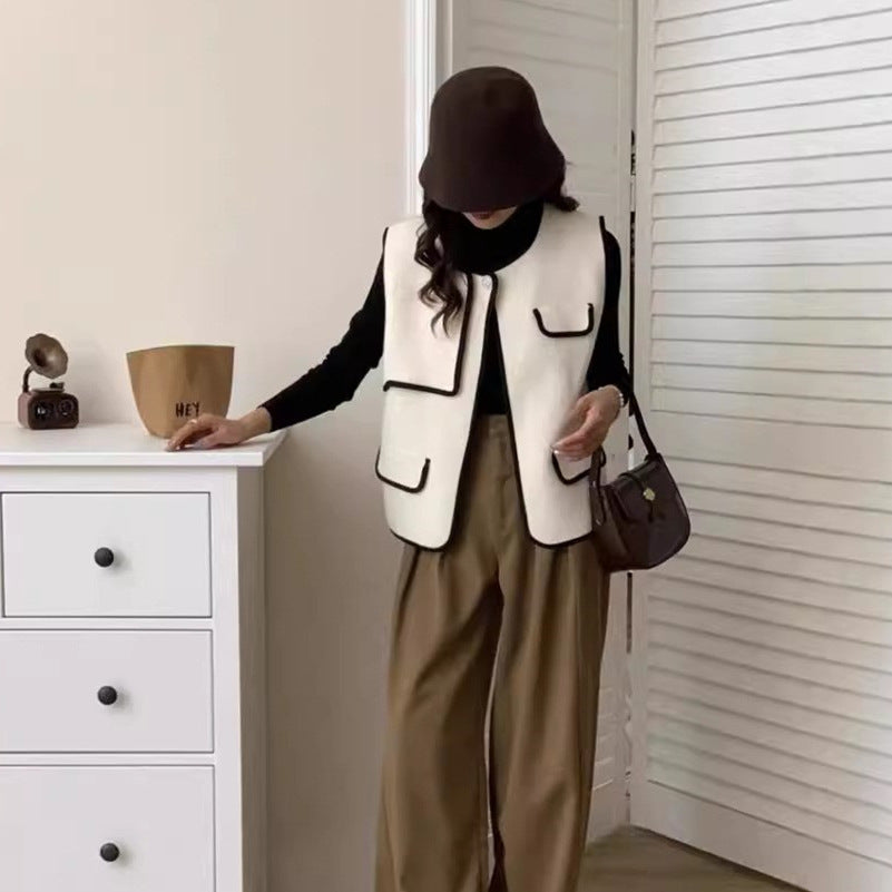 Damen Stilvolle Weste mit kontrastierenden Taschen und Knopfdetails WW