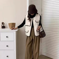 Damen Stilvolle Weste mit kontrastierenden Taschen und Knopfdetails WW