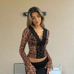 Damen Spitzenbluse mit Leopardmuster und romantischen Rüschen WW