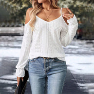 Damen Oberteil mit Off-Shoulder Design und feiner Lochstickerei W&W