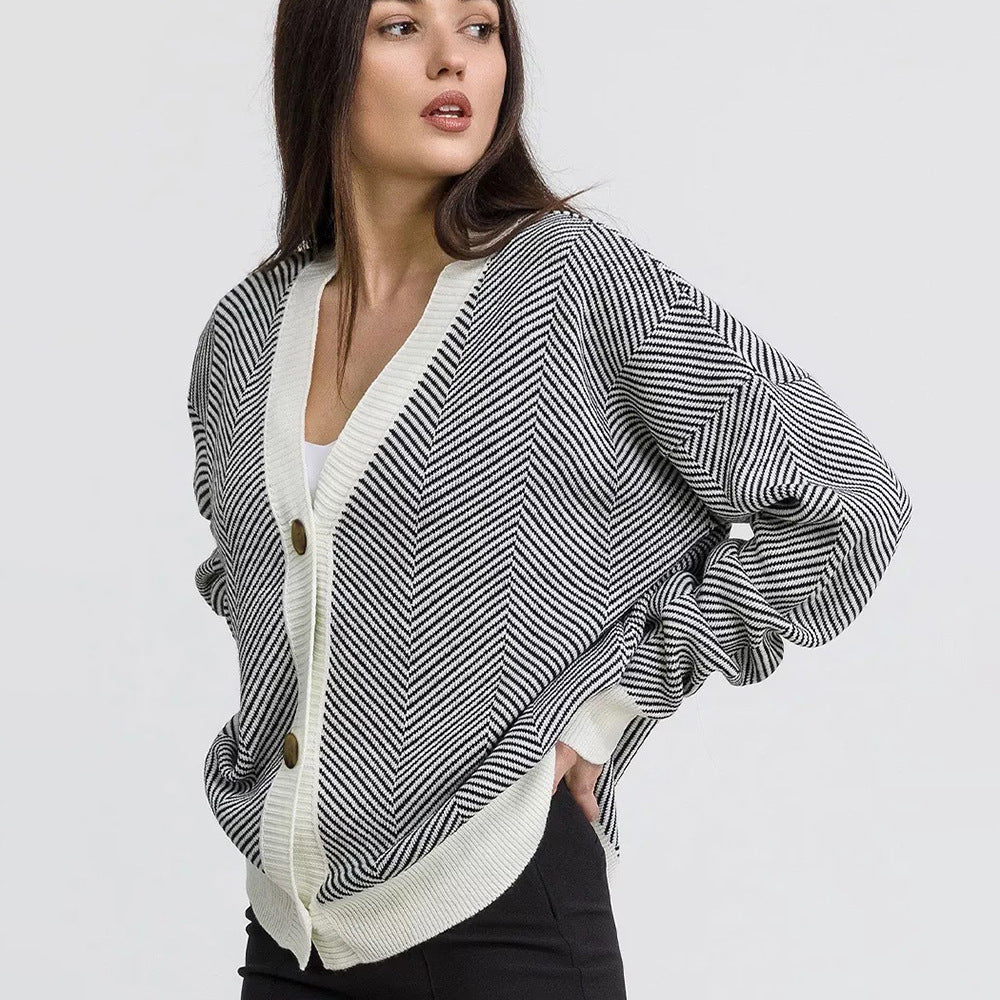 Damen Strickjacke mit Chevron-Muster und großen Knopfdetails WW