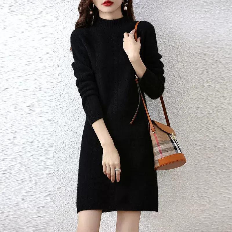 Damen Strickkleid mit elegantem Zopfdesign und hohem Kragen WW