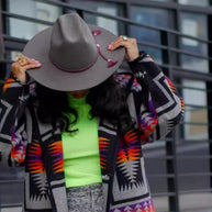 Damen Lange Strickjacke im bunten Ethno-Design und modernem Schnitt WW