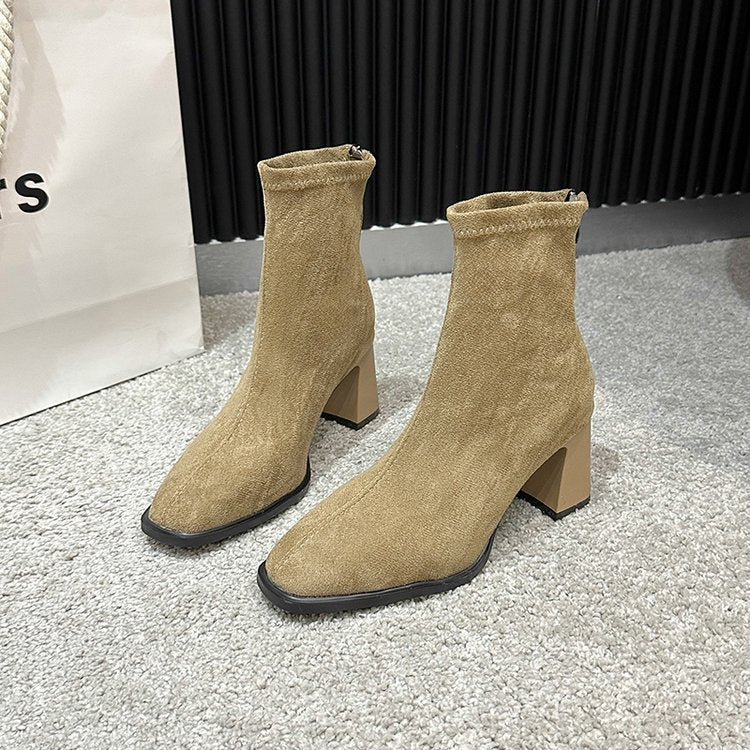 Damen Stiefeletten mit elegantem Blockabsatz und weichem Veloursleder W&W Mode