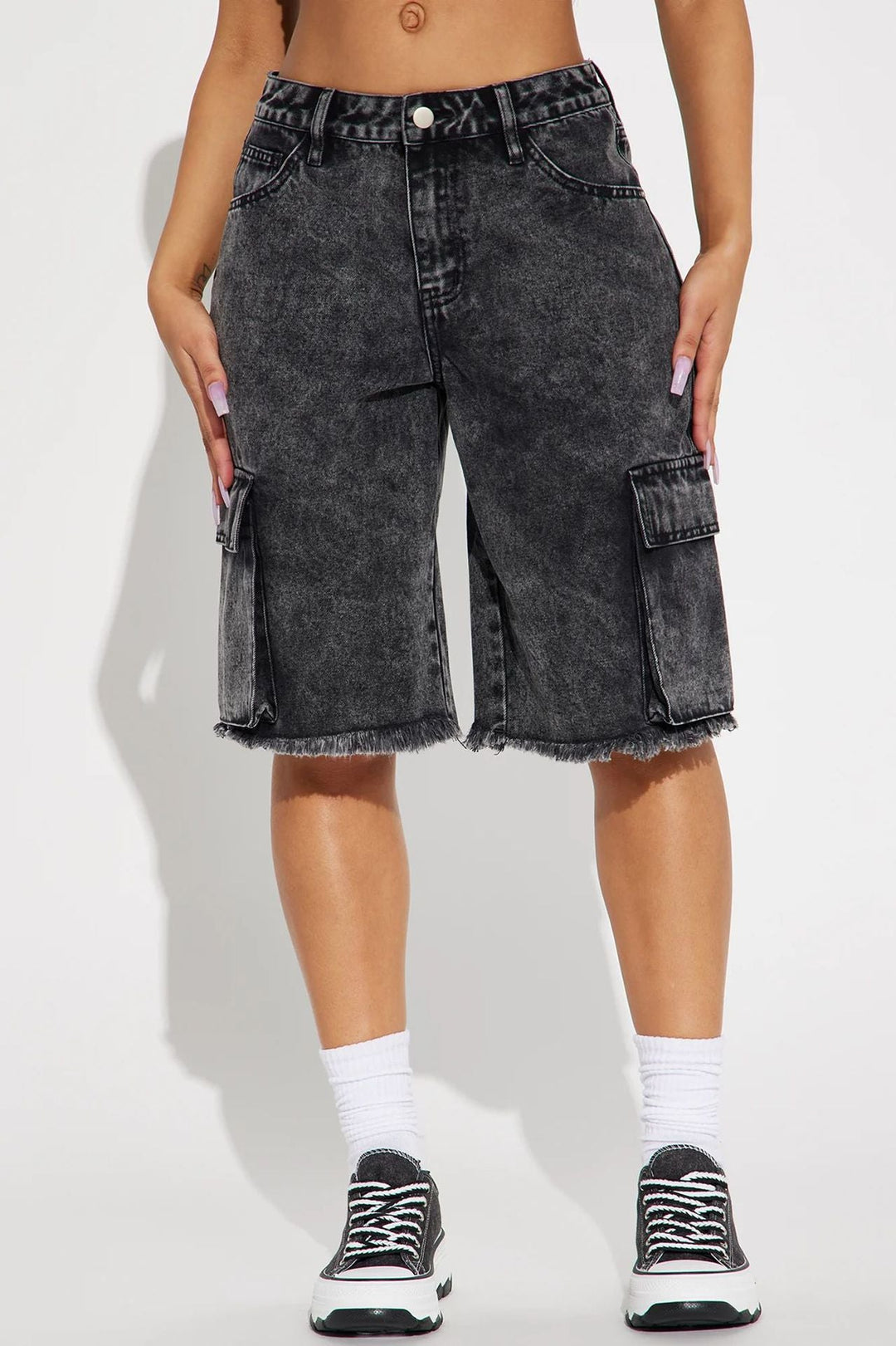 Damen Cargo-Shorts mit ausgefranstem Saum und praktischen Taschen W&W Mode
