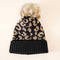 Damen Strickmütze mit elegantem Leopardenmuster und kuscheligem Kunstfellpompon WW