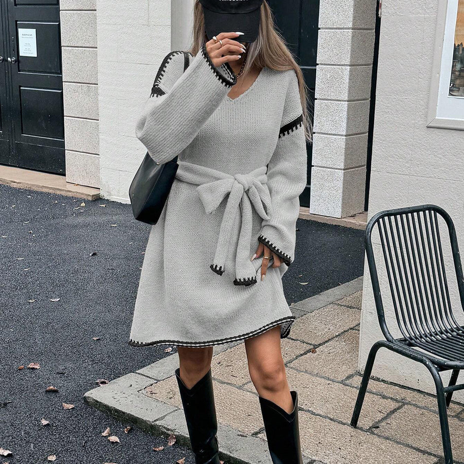 Damen Strickkleid mit Gürtel und kontrastierenden Details WW