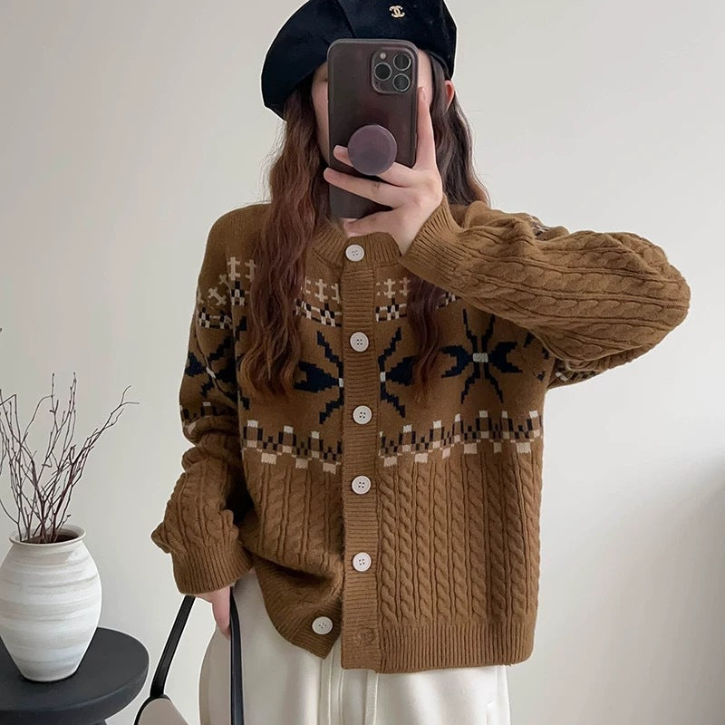 Damen Strickjacke mit folkloristischem Muster und hochwertiger Zopfstruktur WW