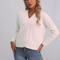 Damen Strickjacke mit strukturiertem Zopfmuster und zarten Knöpfen WW