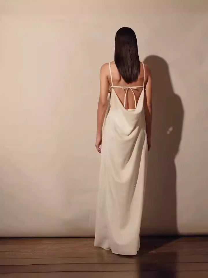 WW | Maxikleid mit V-Ausschnitt und Hohem Blumen-Schlitz