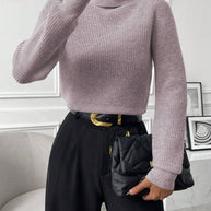Damen Rippstrickpullover mit hohem Kragen und lässiger Passform WW