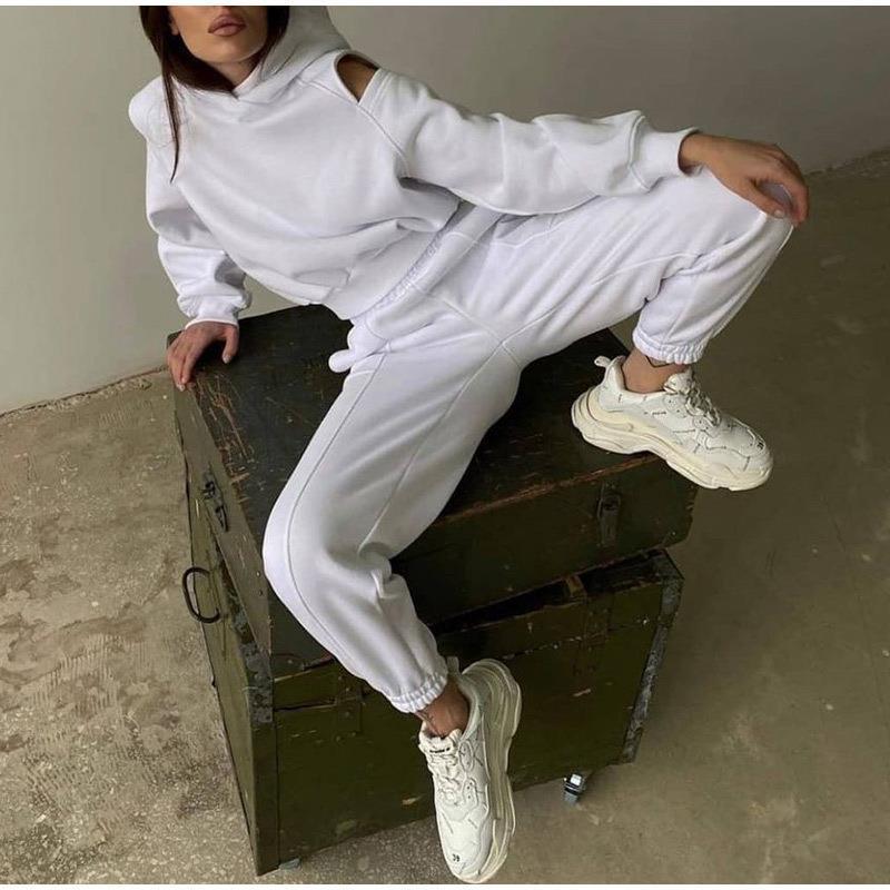 Damen Sweatshirt mit lässigem Cut-Out-Design und praktischen Taschen W&W Mode