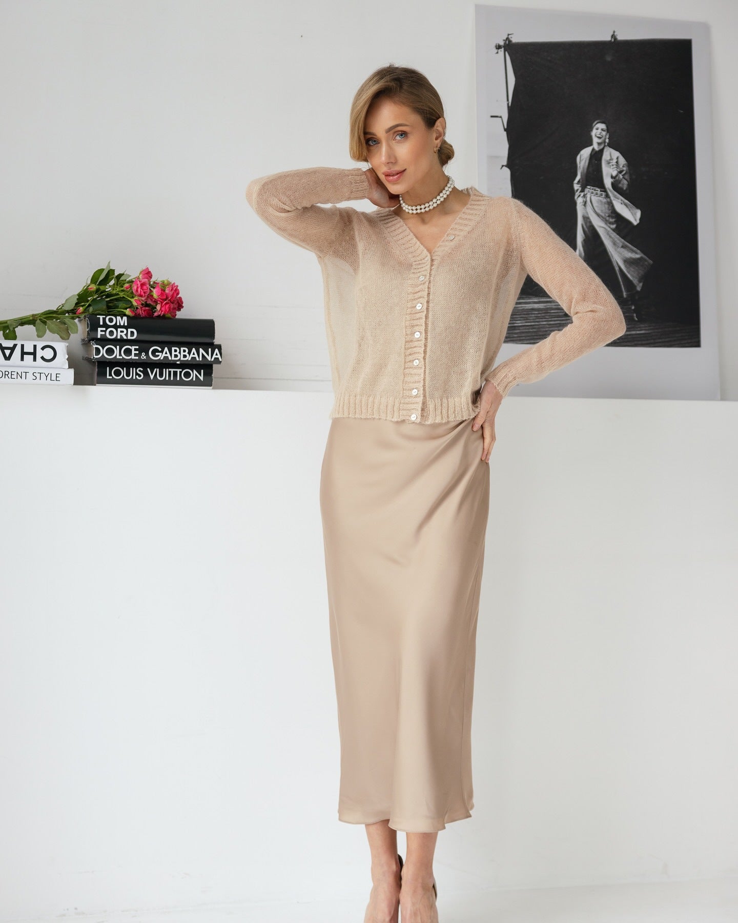 Damen Strickjacke mit tiefem V-Ausschnitt und praktischen Taschen WW