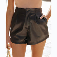 Damen High-Waist Shorts aus weichem Kunstleder mit Bundfalten WW