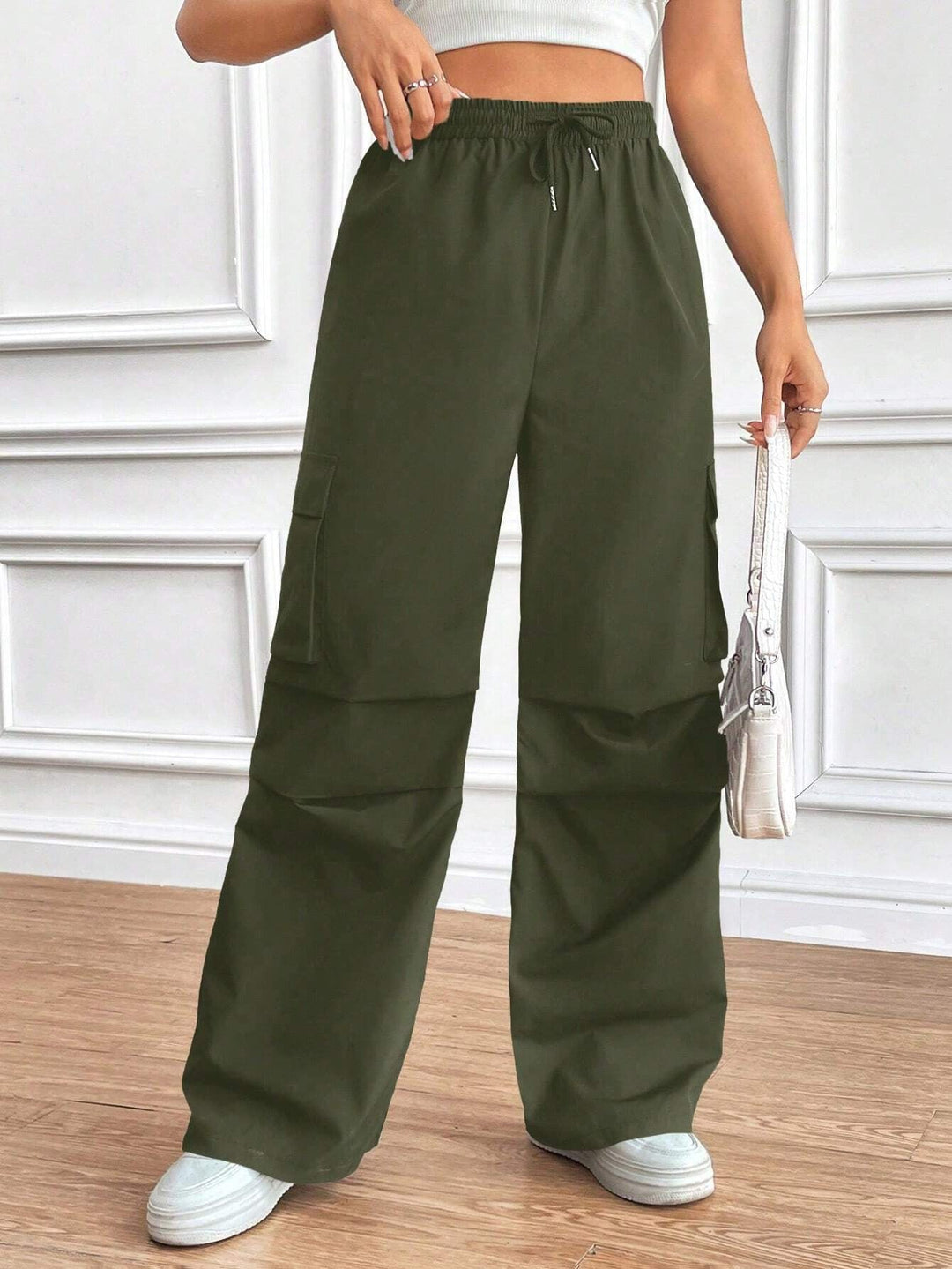 Damen Cargo-Hose mit hochmodernem Schnitt und praktischen Taschen W&W Mode