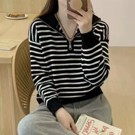Damen Strickpullover mit kurzem Reißverschluss und modischem Streifenmuster WW