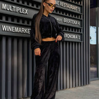 Damen sportliches Set mit cropped Jacke und weiten Hosen WW