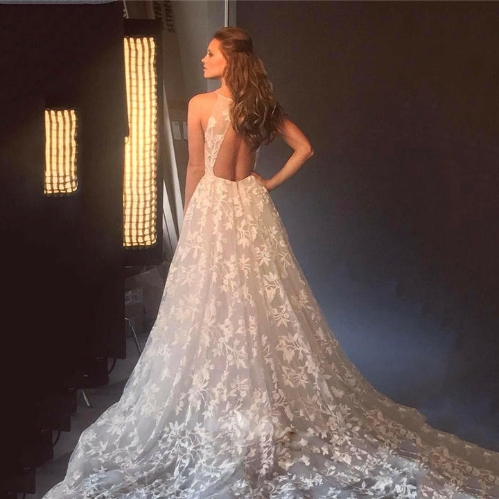 Damen Hochzeitskleid mit tiefem V-Ausschnitt und filigraner Spitze W&W Mode