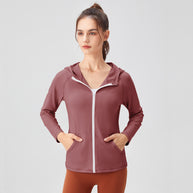 Damen Sportliche Kapuzenjacke mit leichtem Material und praktischen Taschen WW