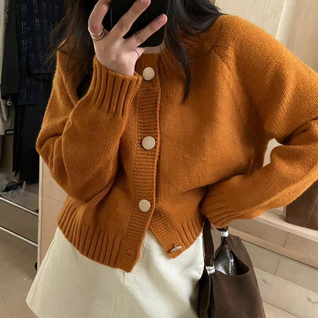 Damen Strickjacke mit Rundhalsausschnitt und dekorativen Knöpfen WW