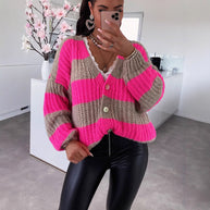 Damen Strickjacke mit tiefem V-Ausschnitt und angeschnittenen Ärmeln WW
