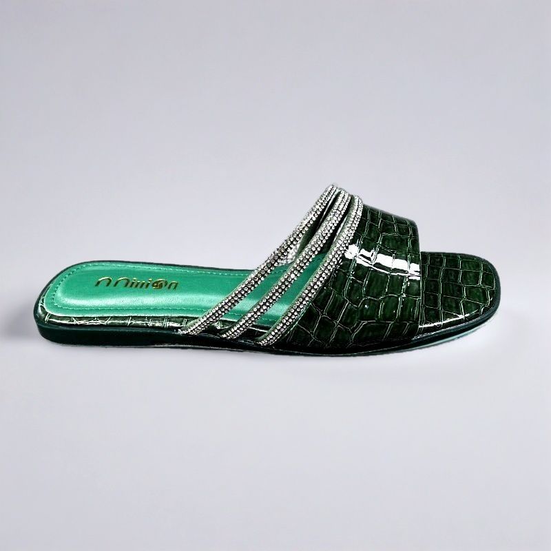Damen Luxus Sandalen mit eleganten Streifen und glänzenden Akzenten WW