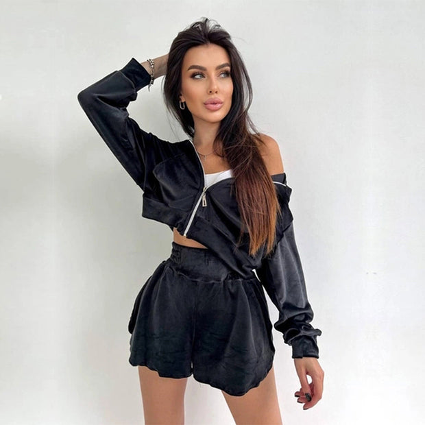 Damen sportliches Kurzarm-Trainingsset mit Kapuzenjacke und elastischen Shorts WW