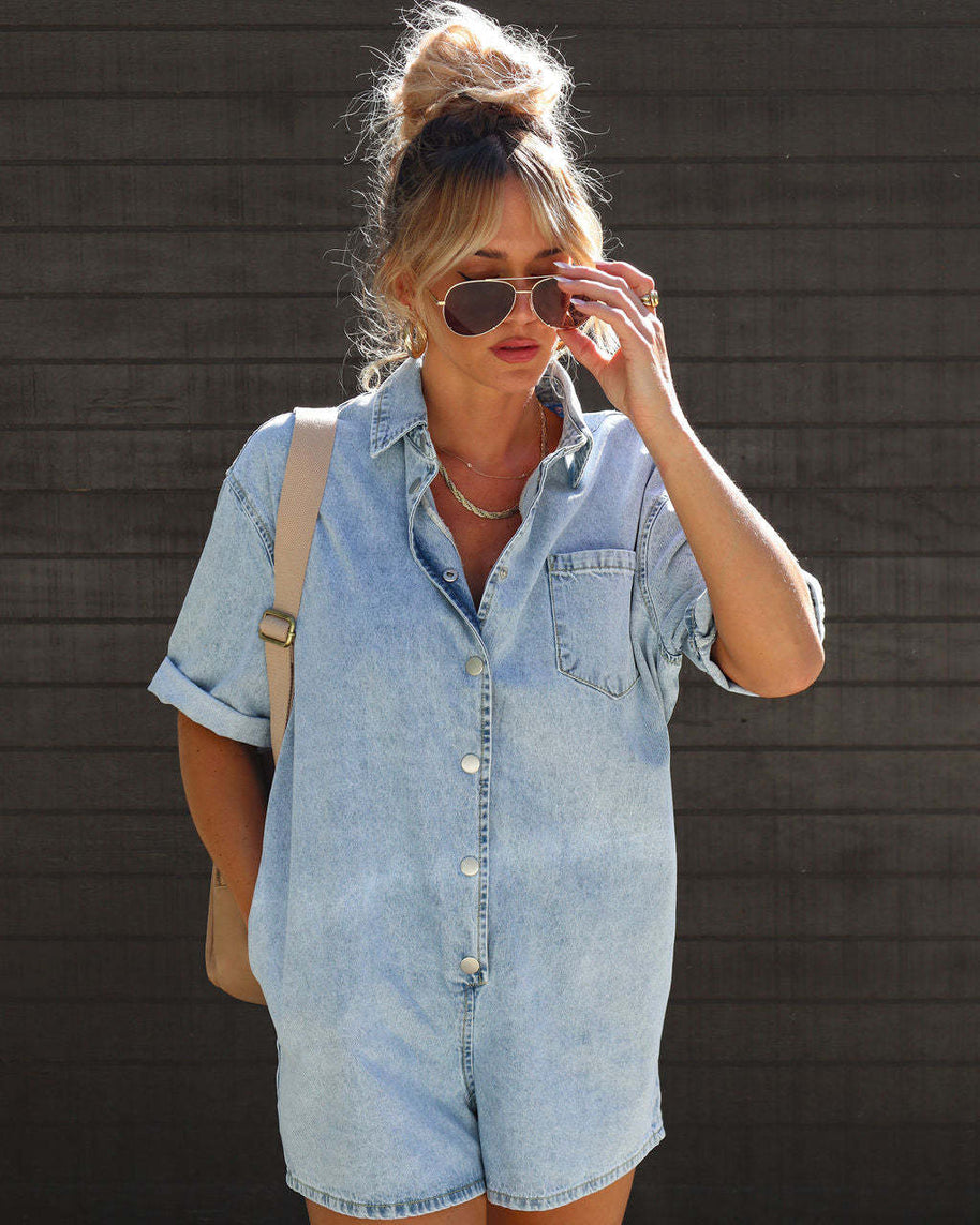 Damen Denim Playsuit mit lässigem Kurzarmdesign und praktischen Taschen WW