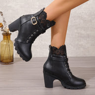 Damen Ankle Boots mit elegantem Spitzenbesatz und modischem Blockabsatz WW
