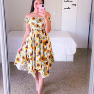 Damen Sommerliches Off-Shoulder Kleid mit farbenfrohem Schmetterlingsmuster und geschmeidigem Faltenwurf WW