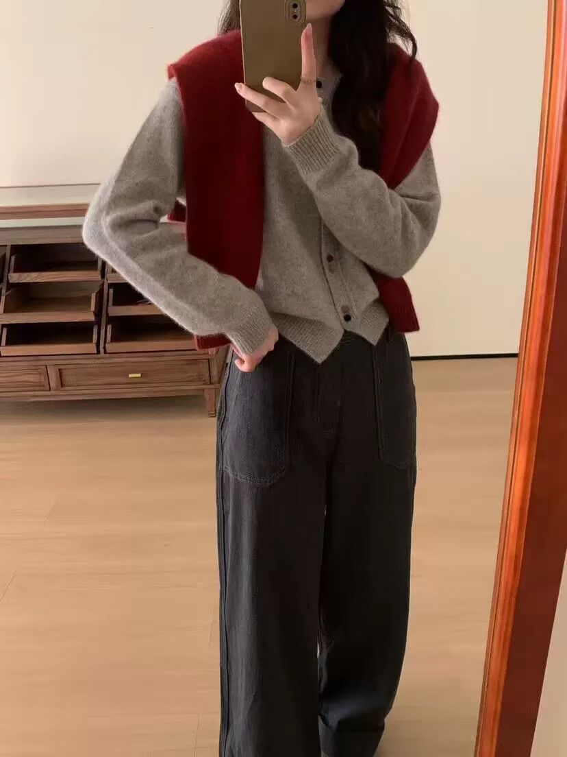 Damen Strickjacke mit dekorativen Knopfakzenten und weichem Material WW