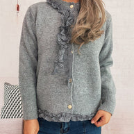 Damen Strickjacke mit romantischem Rüschenabschluss und detailverliebtem Knopfdurchzug WW