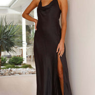 Damen elegantes Maxikleid mit fließendem Satin-Ausschnitt und hohem Schlitz WW