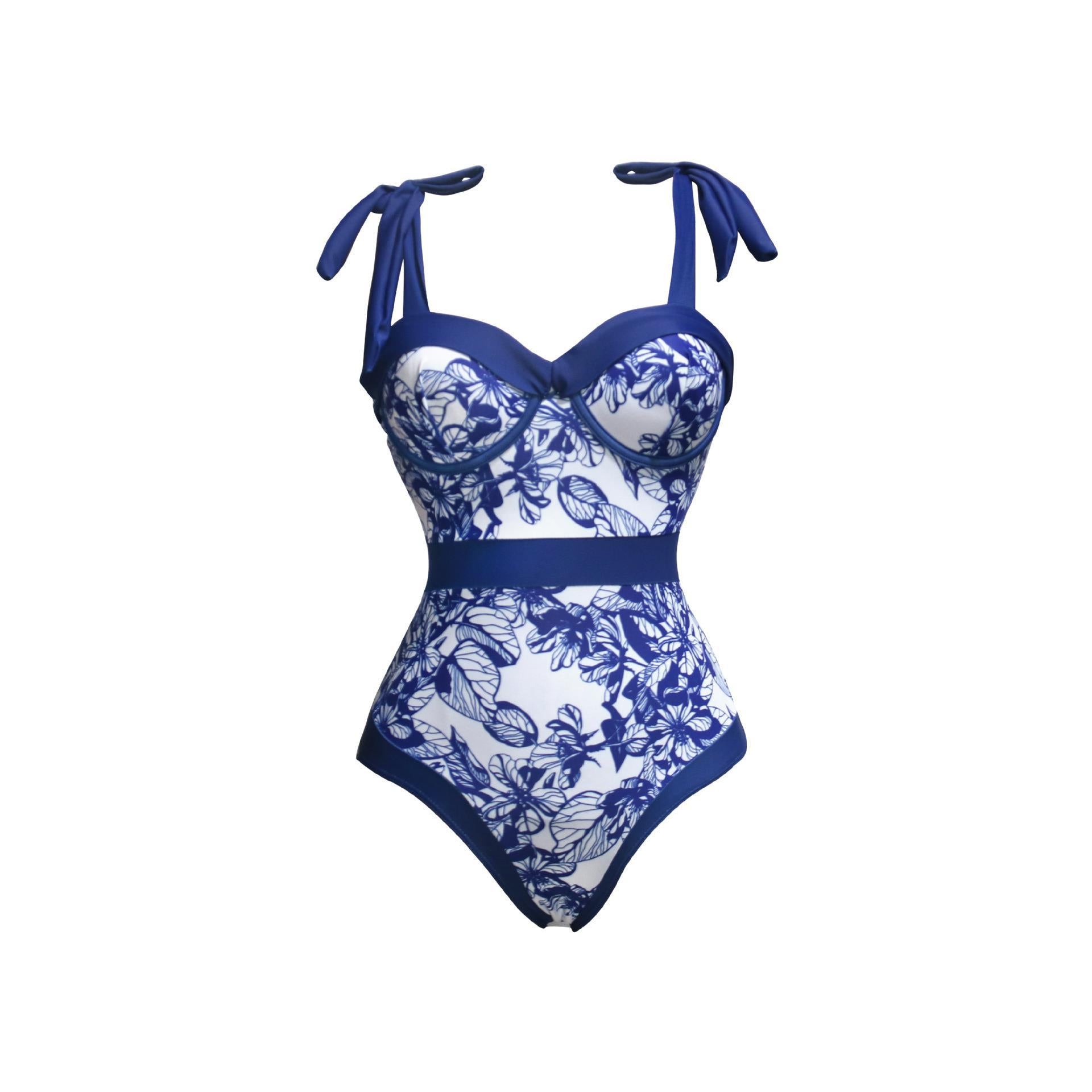 Damen Badeanzug-Set mit elegantem Oberteil und passendem Pareo WW