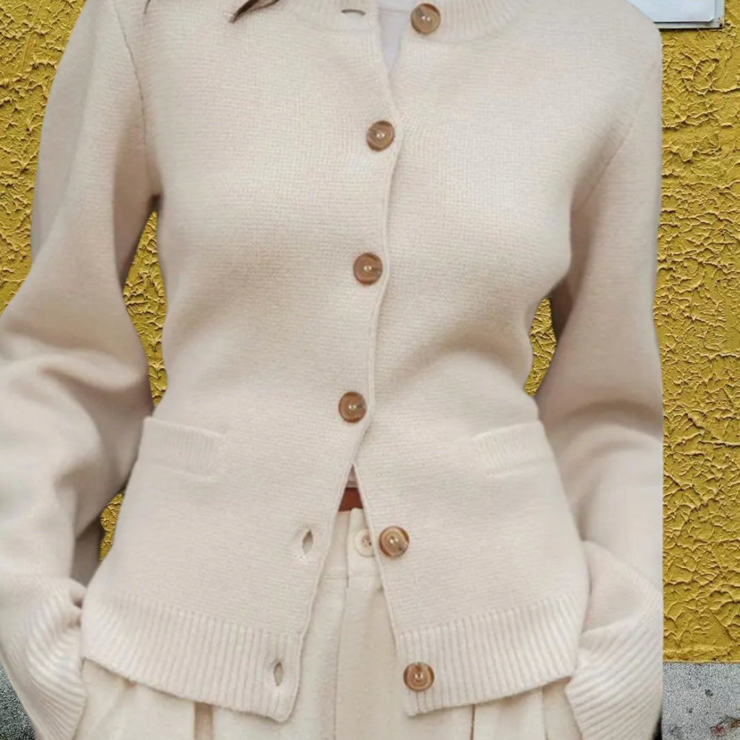 Damen Strickjacke mit eleganten Knöpfen und modernen Taschen WW