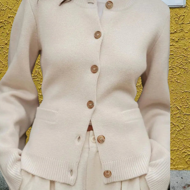Damen Strickjacke mit eleganten Knöpfen und modernen Taschen WW