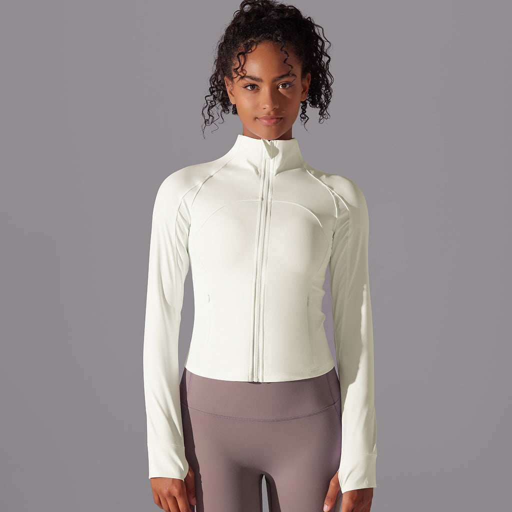 Damen Sportjacke mit innovativem femininen Schnitt und atmungsaktiven Materialien WW