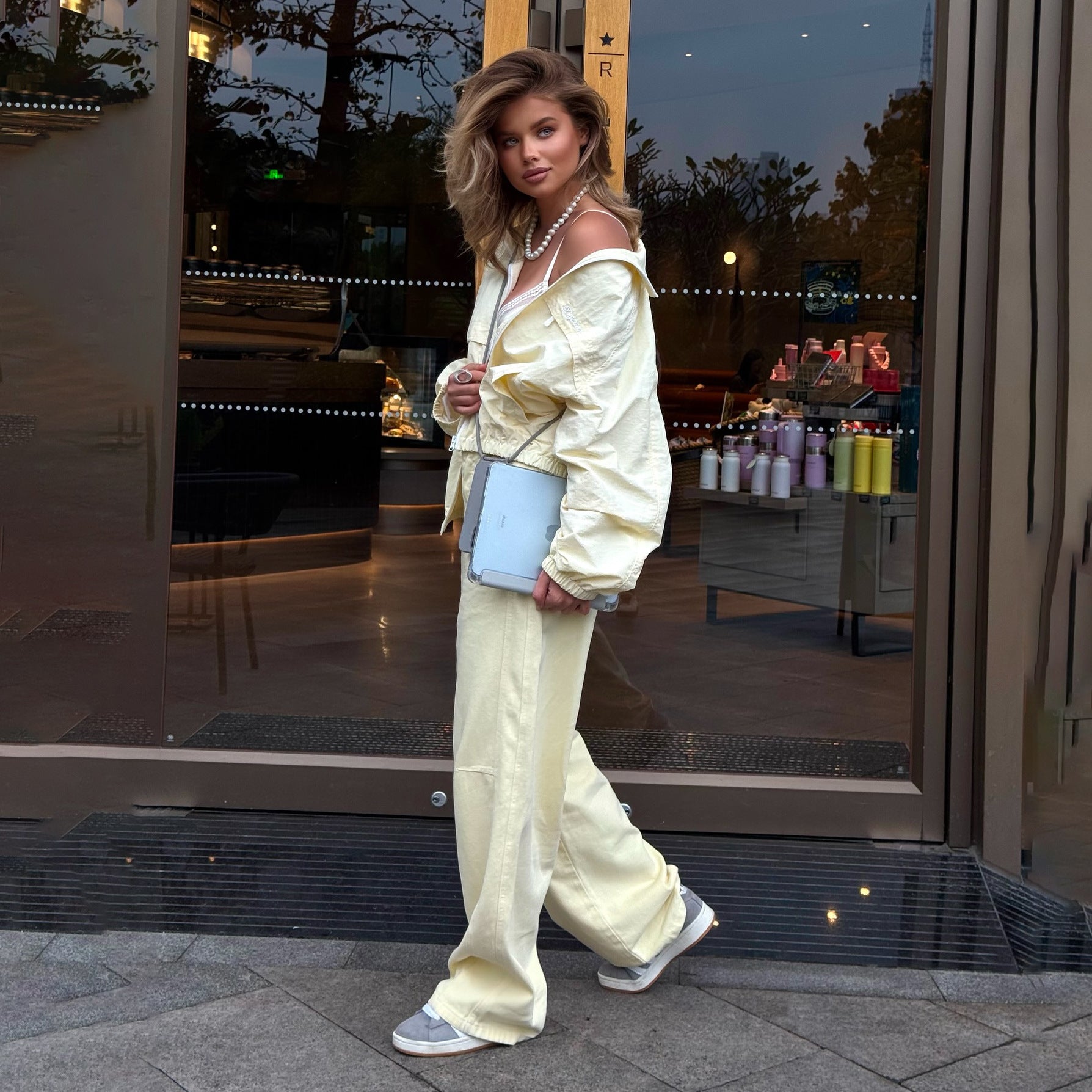 Damen Sportliche Übergangsjacke mit luftigen Einsätzen und praktischen Taschen WW