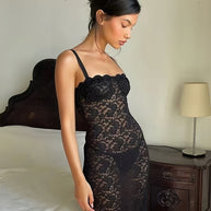 Damen Spitzen-Maxikleid mit verführerischem Schnitt und feinen Trägern WW