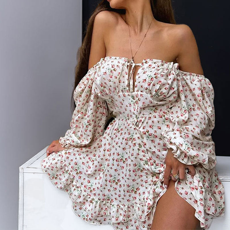 Damen Minikleid mit schulterfreiem Design und rüschengeschichtetem Saum W&W Mode
