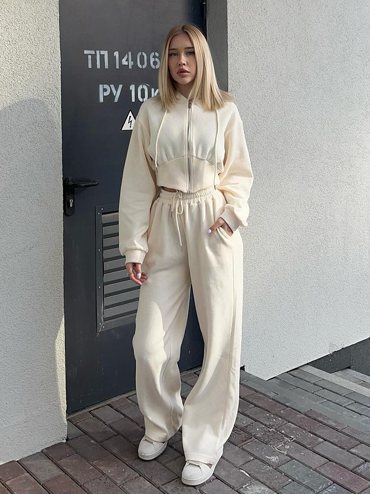 Damen sportliches Ensemble mit cropped Oberteil und weiten Hosen WW