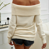 WW Einfarbiger Pullover mit einem Schulterauschnitt