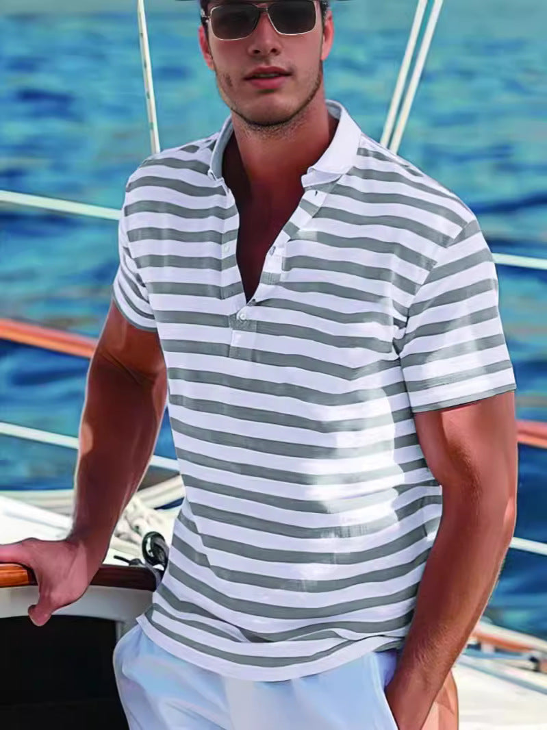 Herren Poloshirt mit modernem Nautikstreifen und kurzem Stehkragen WW