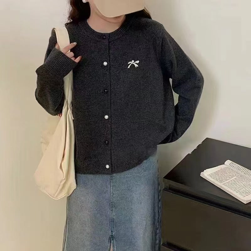 Damen Strickjacke mit dekorativer Schleifenstickerei WW