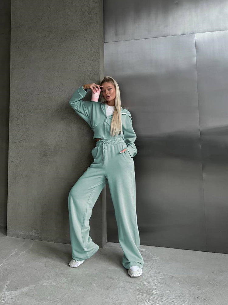 Damen sportliches Ensemble mit cropped Oberteil und weiten Hosen WW