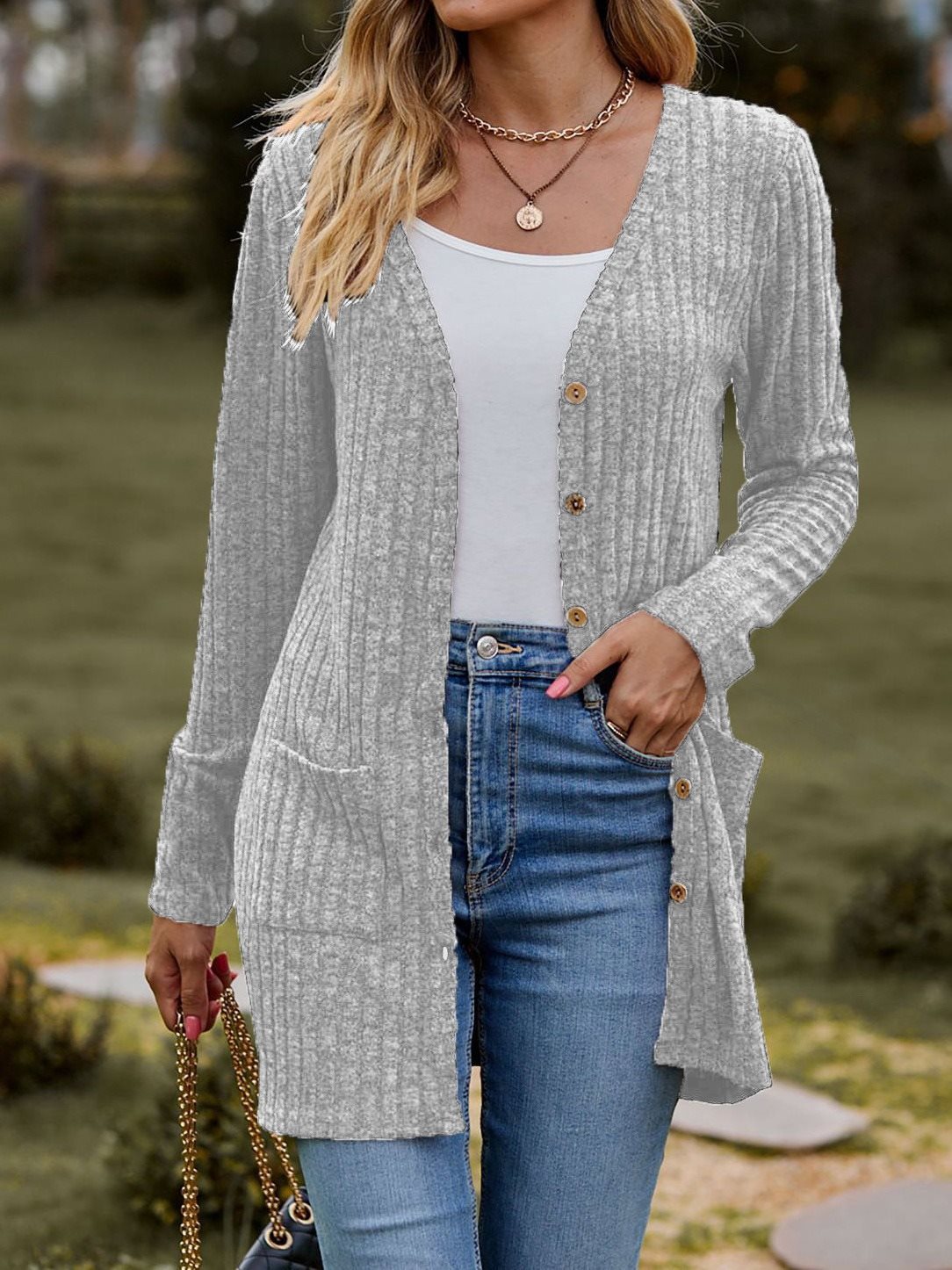 Damen Strickjacke mit V-Ausschnitt und praktischen Taschen WW
